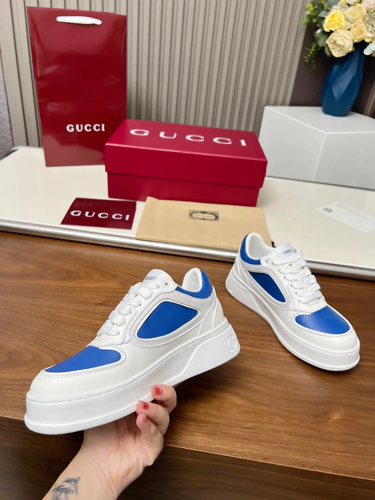 👟👟Ex-factory price 560👟👟Gucci casual sneakers, top version! Oil edge craftsmanship🌸🌸🌸1:1 reproduction. New model for early spring, creating a perfect style💣💣💣street style🔥🔥🔥Cool and stylish C-position fashionable outfit with retro and futuristic feel🌹🌹🌹Classic shoe shape, showing exquisite texture! Open mold to customize high-density outsole. Comes fully packaged. Size: Female 35-46. Fabric: Imported cowhide...men and women